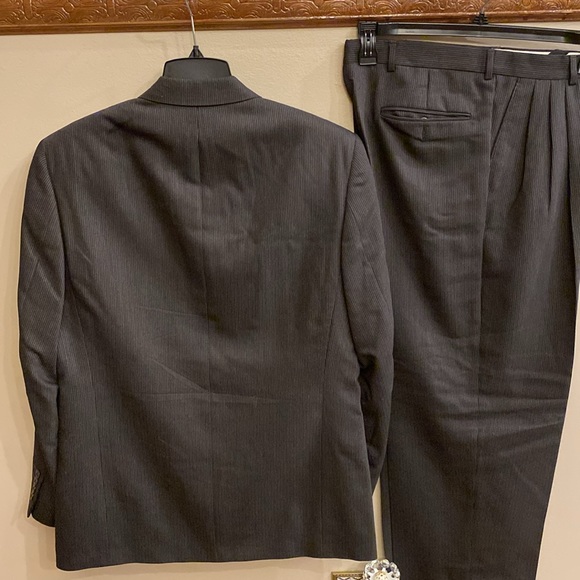 Backrach 3 piece pin striped 3 button wool suit made in Italy size 38R / 31W - Picture 5 of 17